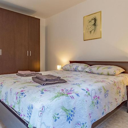 Cozy Apartment In Pula With Kitchen ภายนอก รูปภาพ